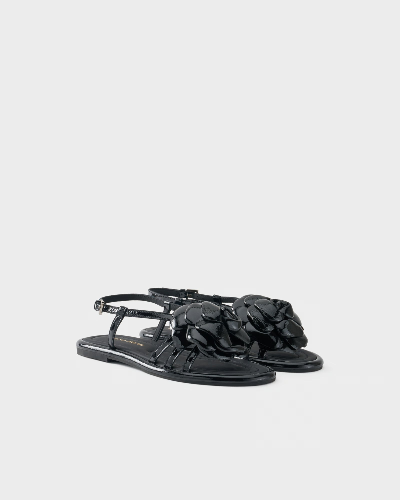 Sandalo flat in vernice con applicazione floreale
