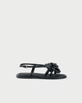 Sandalo flat in vernice con applicazione floreale