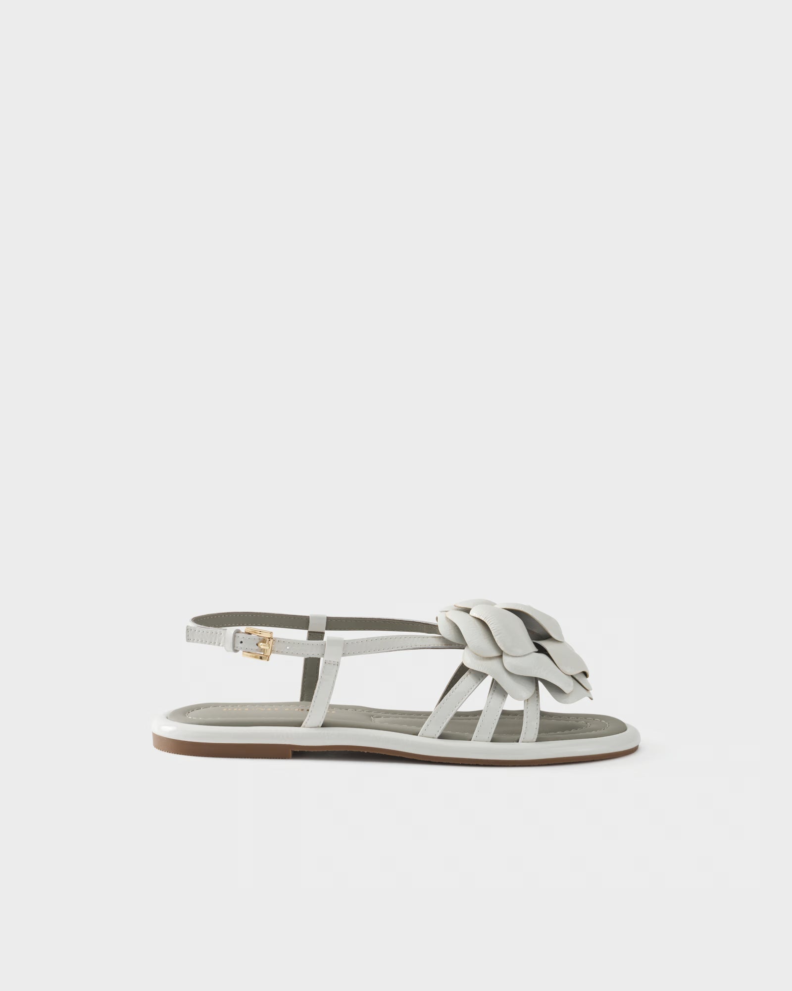 Sandalo flat in vernice con applicazione floreale