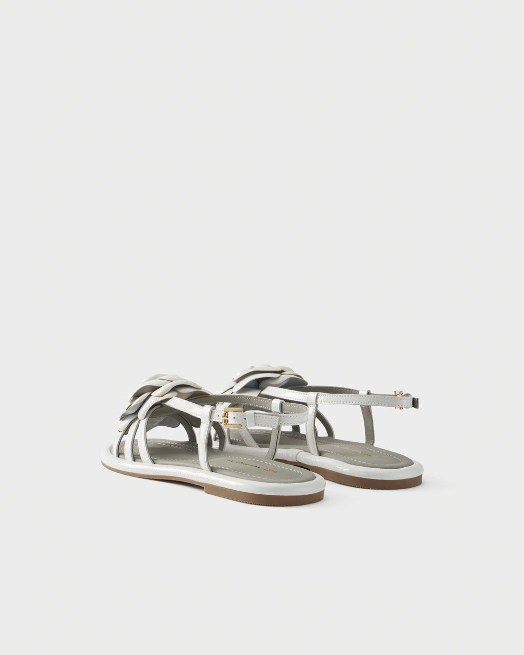 Sandalo flat in vernice con applicazione floreale