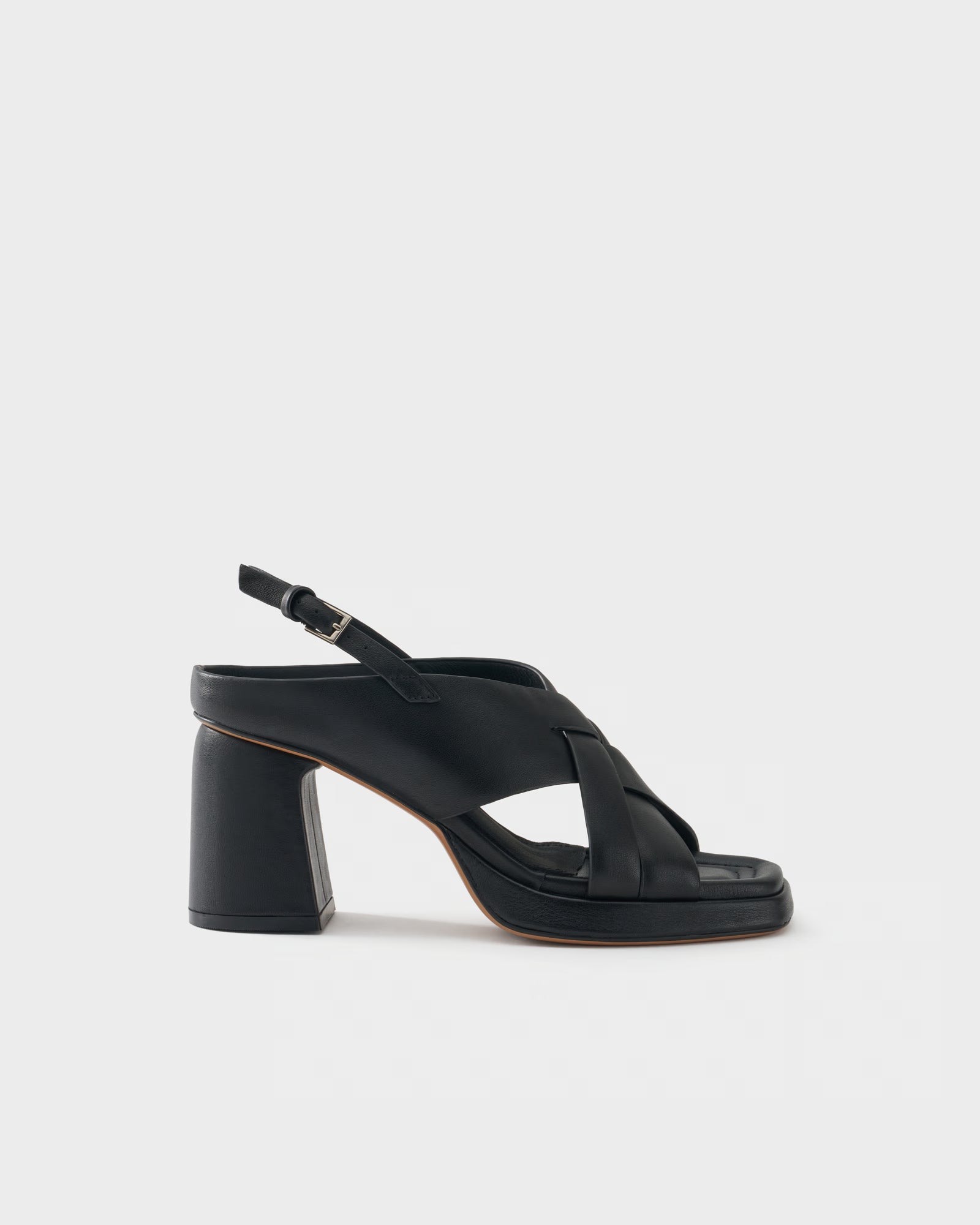 Sandalo slingback in pelle con tacco largo