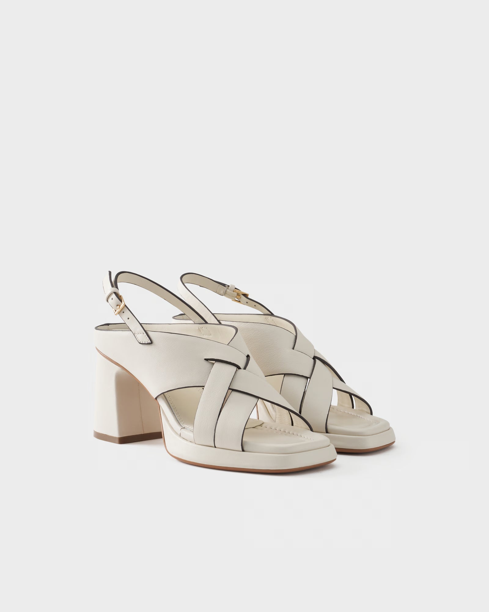 Sandalo slingback in pelle con tacco largo