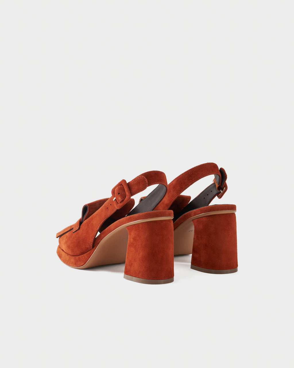 Sandalo slingback in pelle scamosciata con frange
