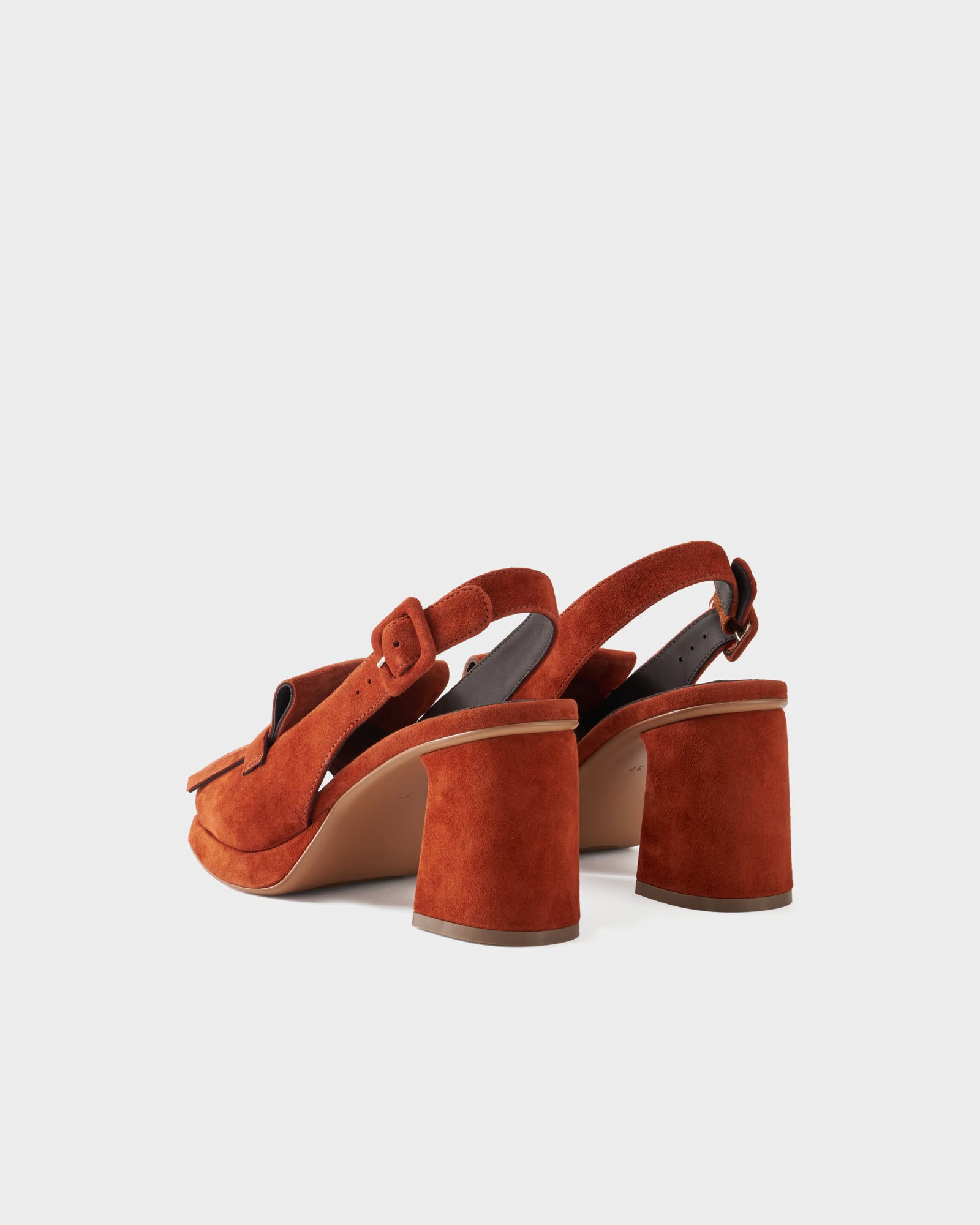 Sandalo slingback in pelle scamosciata con frange
