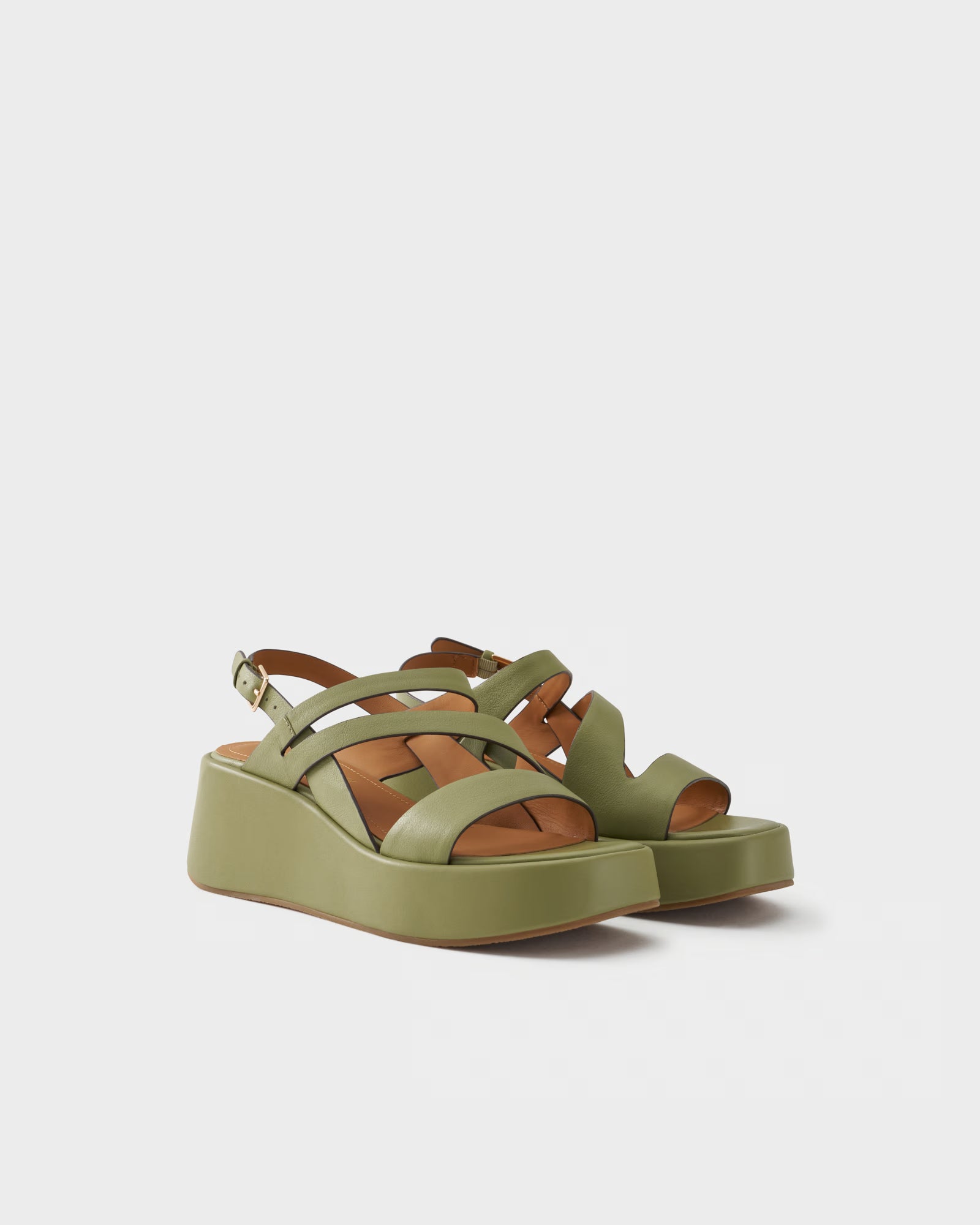 Platform sandal in leather