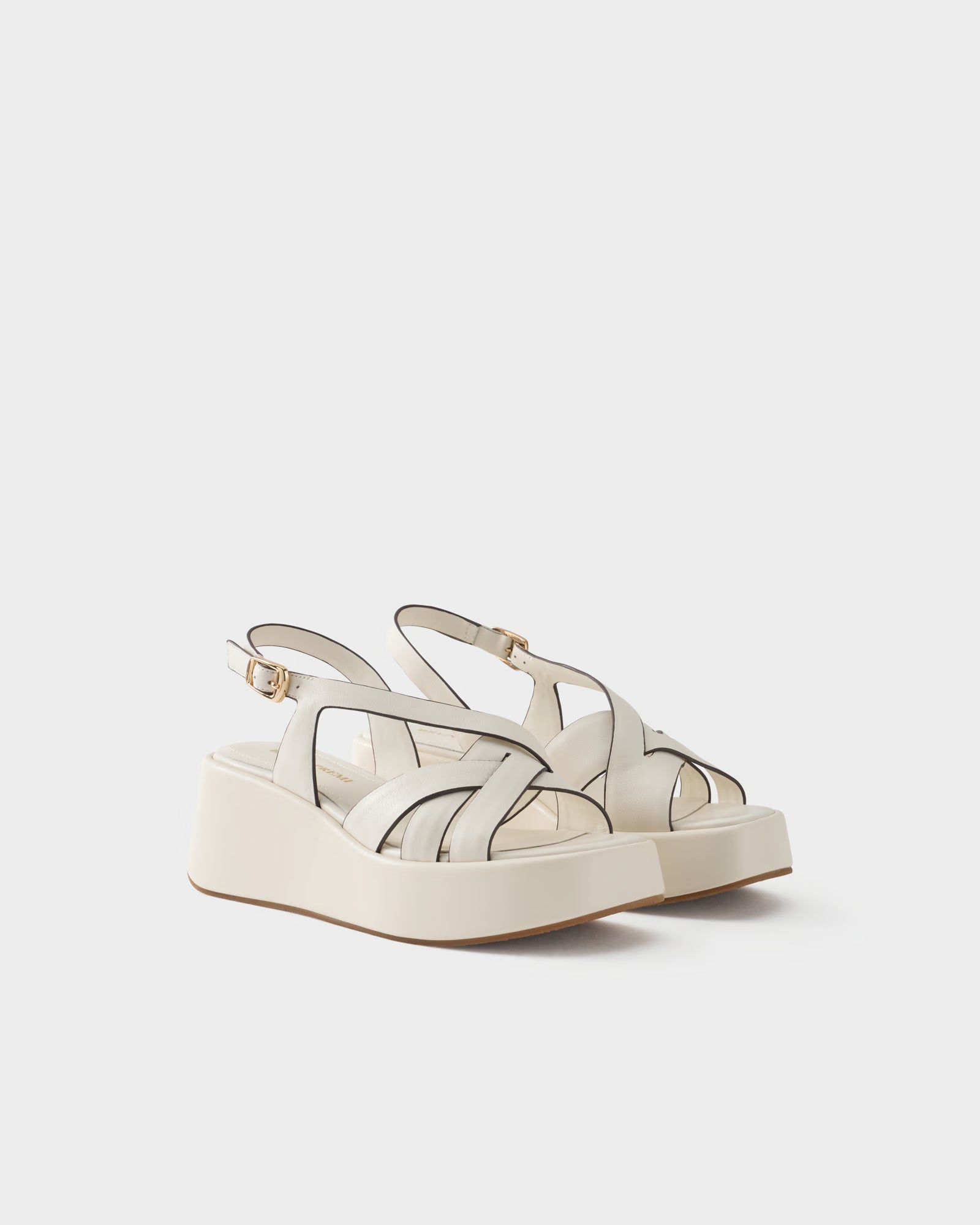 Platform sandal in leather