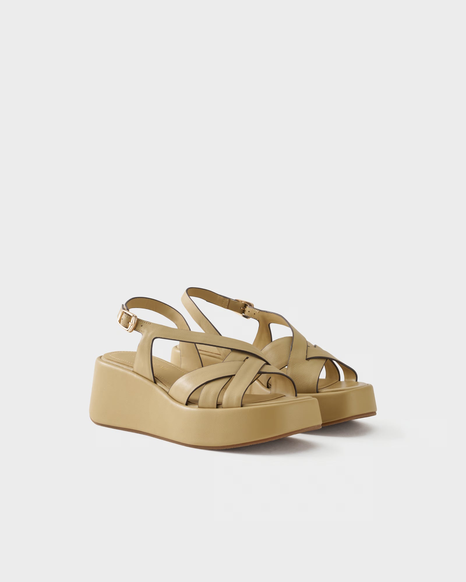 Platform sandal in leather