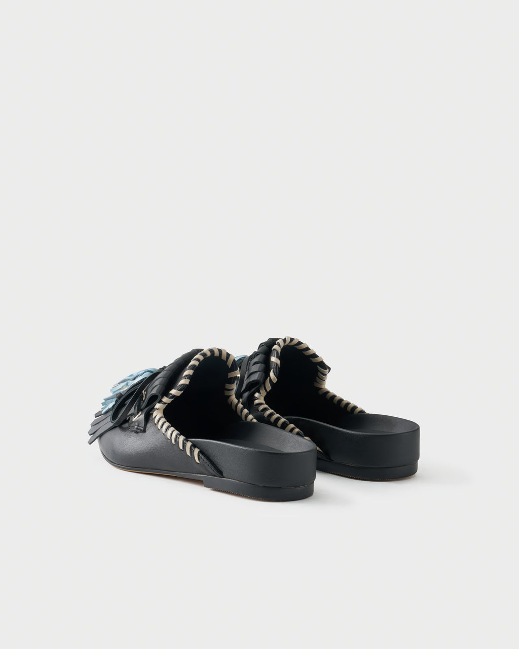 Flat mule in nappa leather with fringes