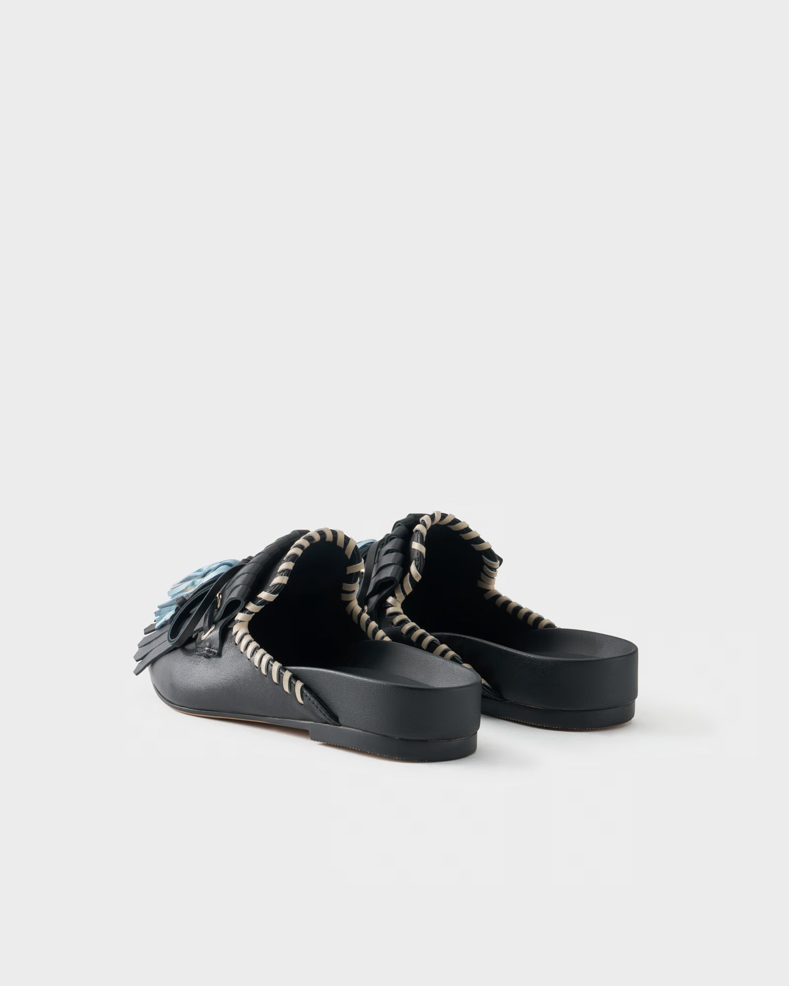 Flat mule in nappa leather with fringes