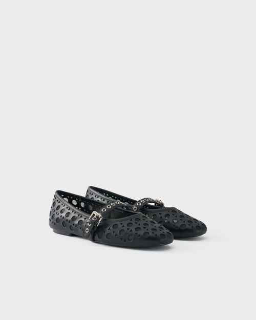 Perforated ballerina in leather