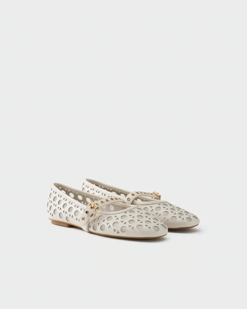 Perforated ballerina in leather