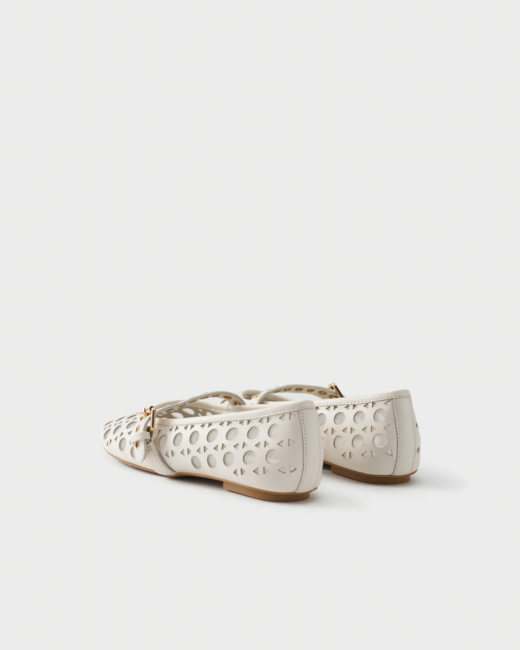 Perforated ballerina in leather