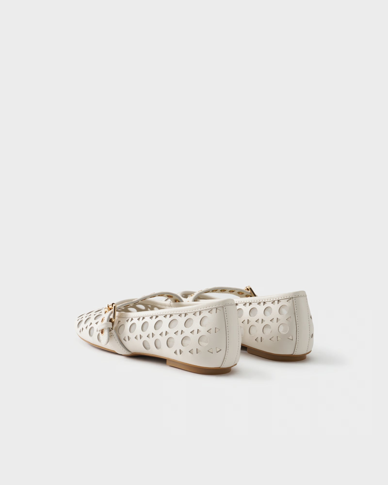 Perforated ballerina in leather