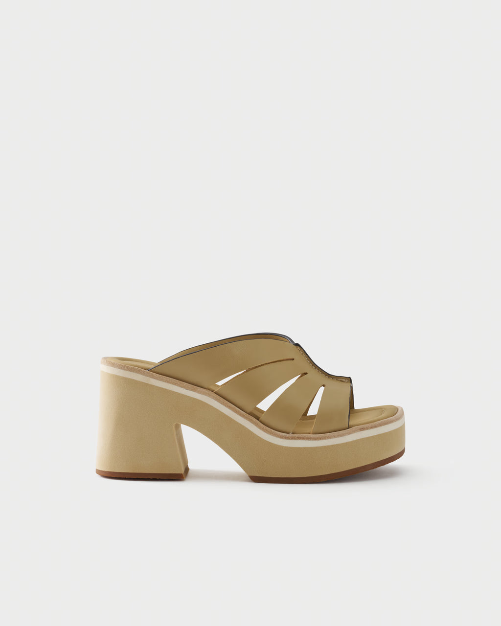 Mule in leather with cut-out straps