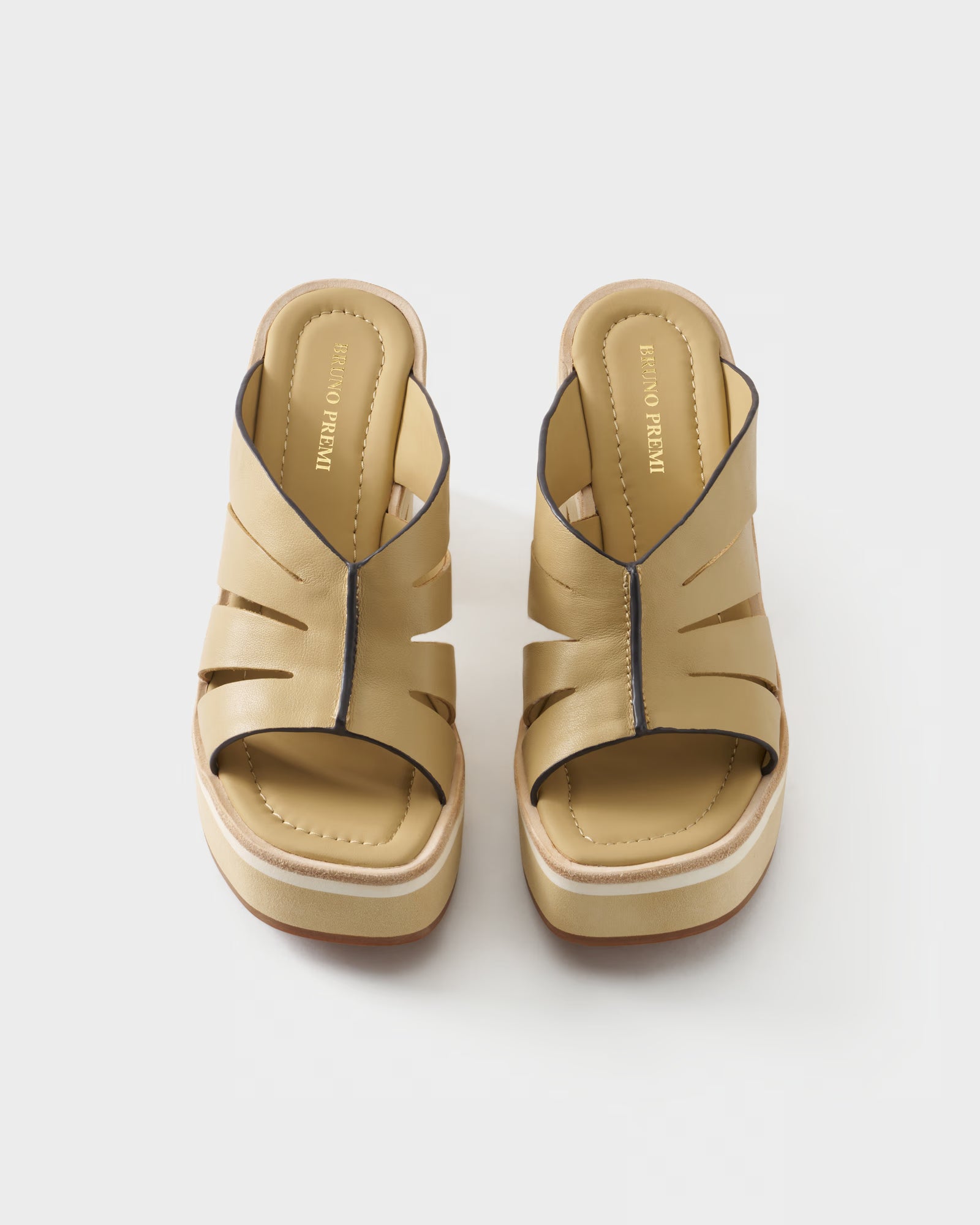 Mule in leather with cut-out straps