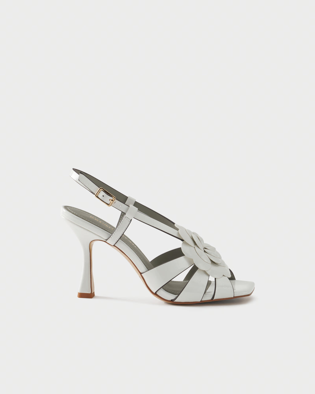 Slingback sandal in patent leather with floral embellishment