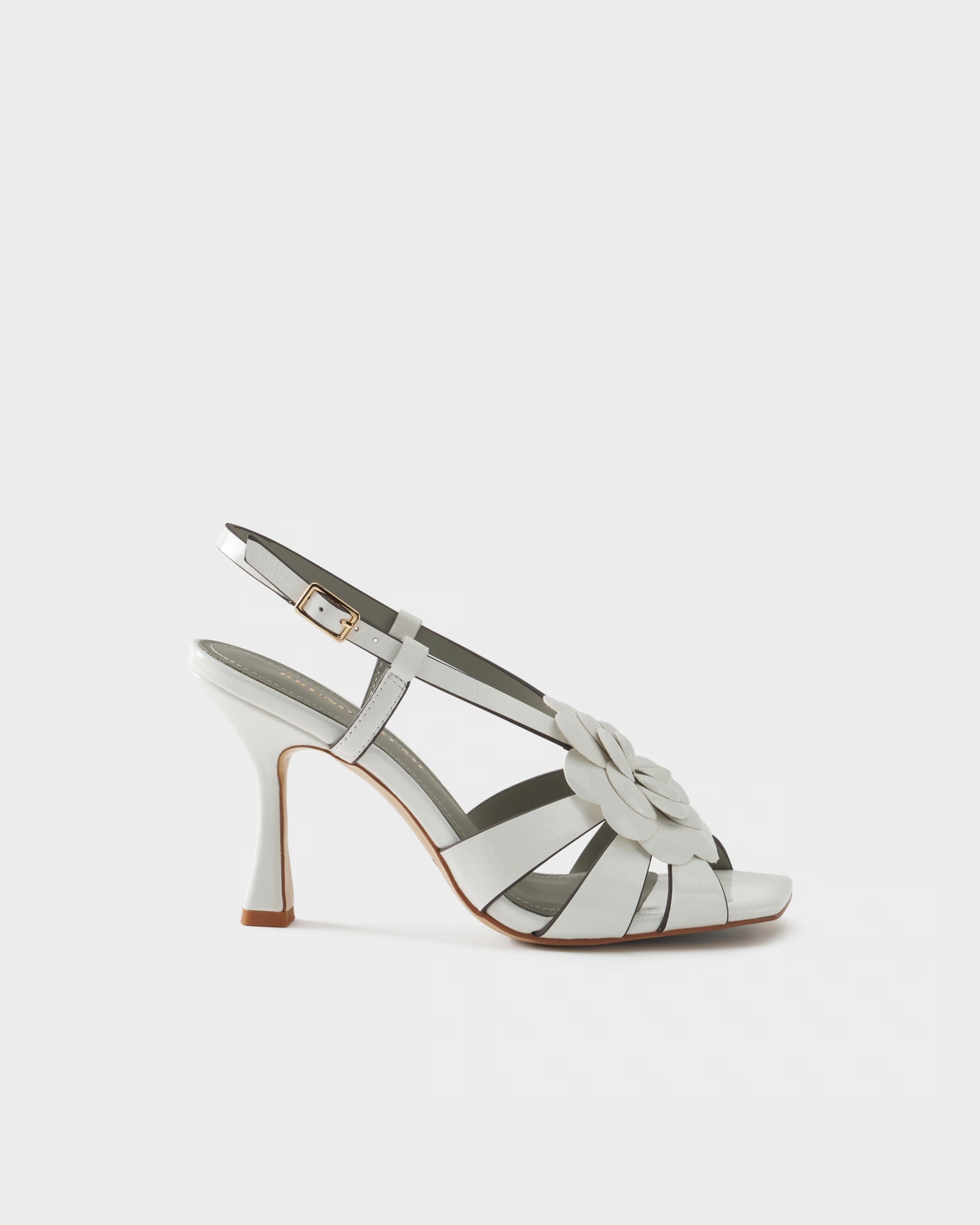 Slingback sandal in patent leather with floral embellishment