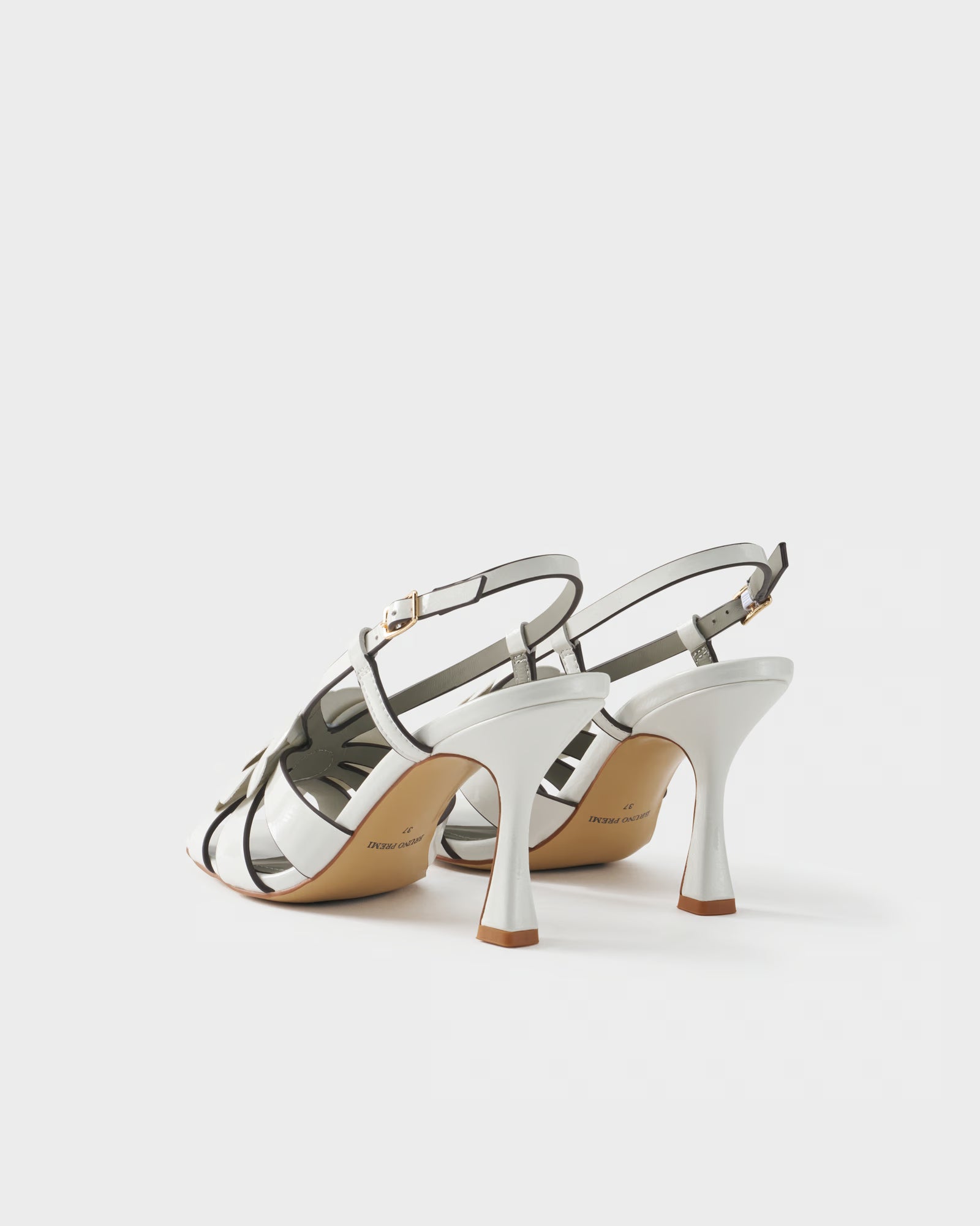 Slingback sandal in patent leather with floral embellishment