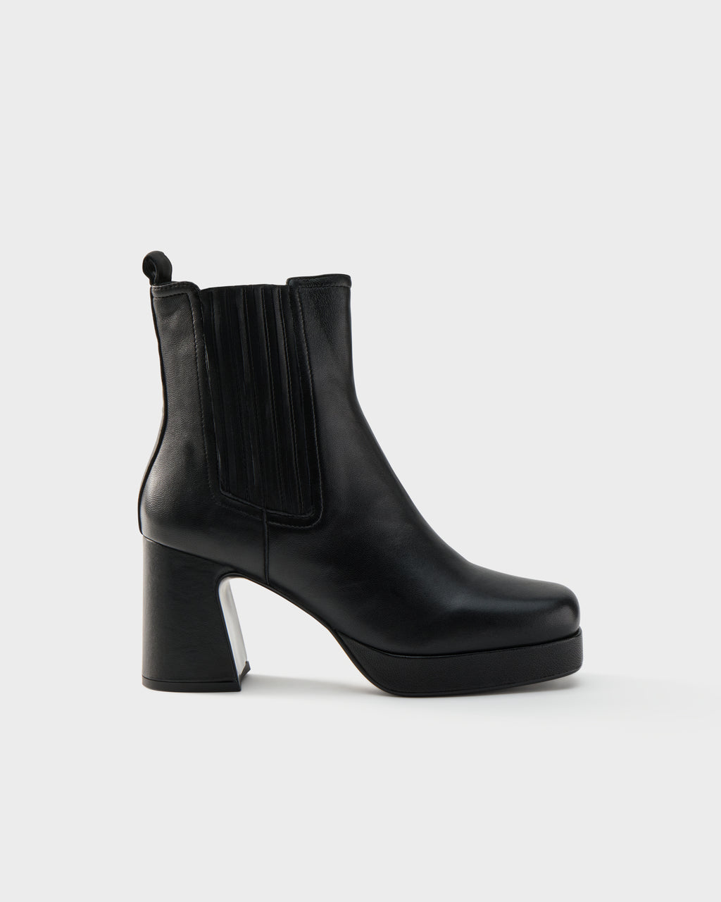 Stivaletto in nappa con elastico e plateau