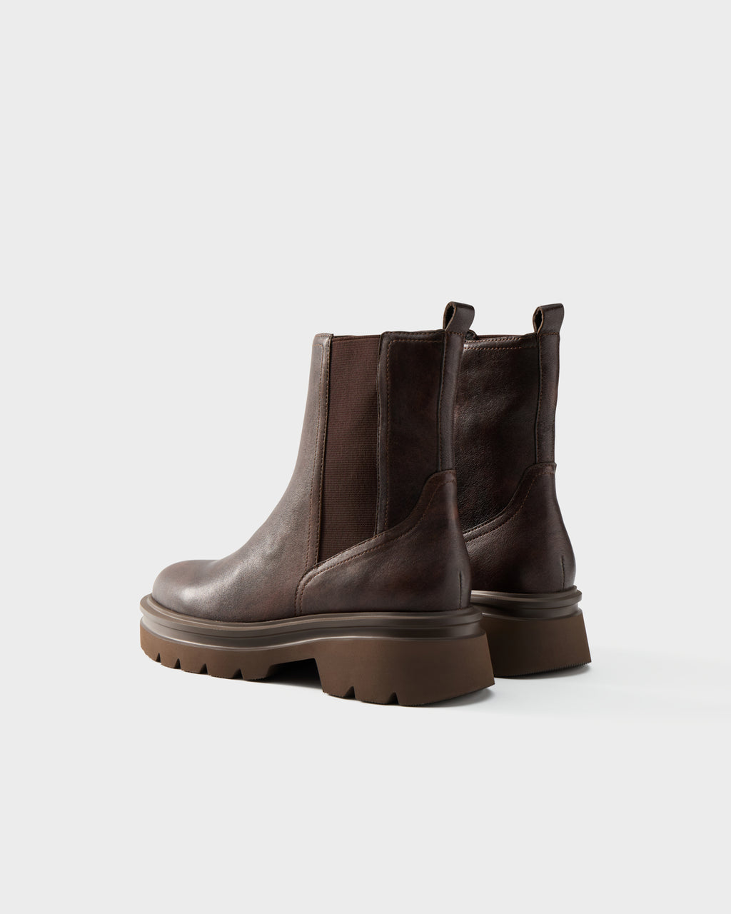 Stivaletti in pelle anticata con suola carrarmato